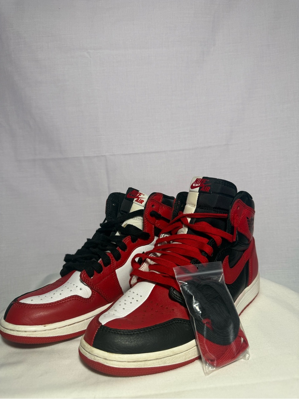 Air Jordan 1 Retro High OG Homage to Home 861428-061 Men’s Size 10 Bred Chicago